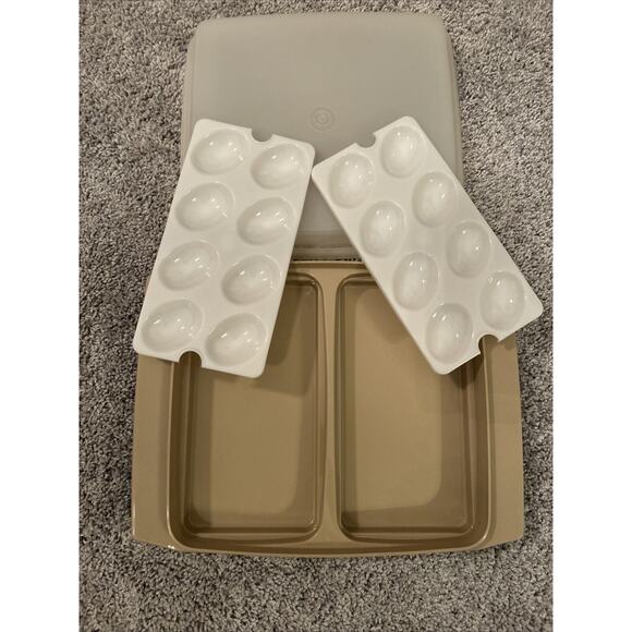 Vintage Tupperware Deviled Egg Keeper Carrier Tray Container Almond 723-2 USA - Picture 2 of 7